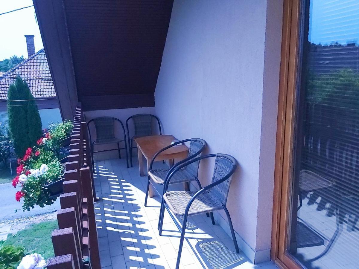 Luna Apartman Gyula Buitenkant foto