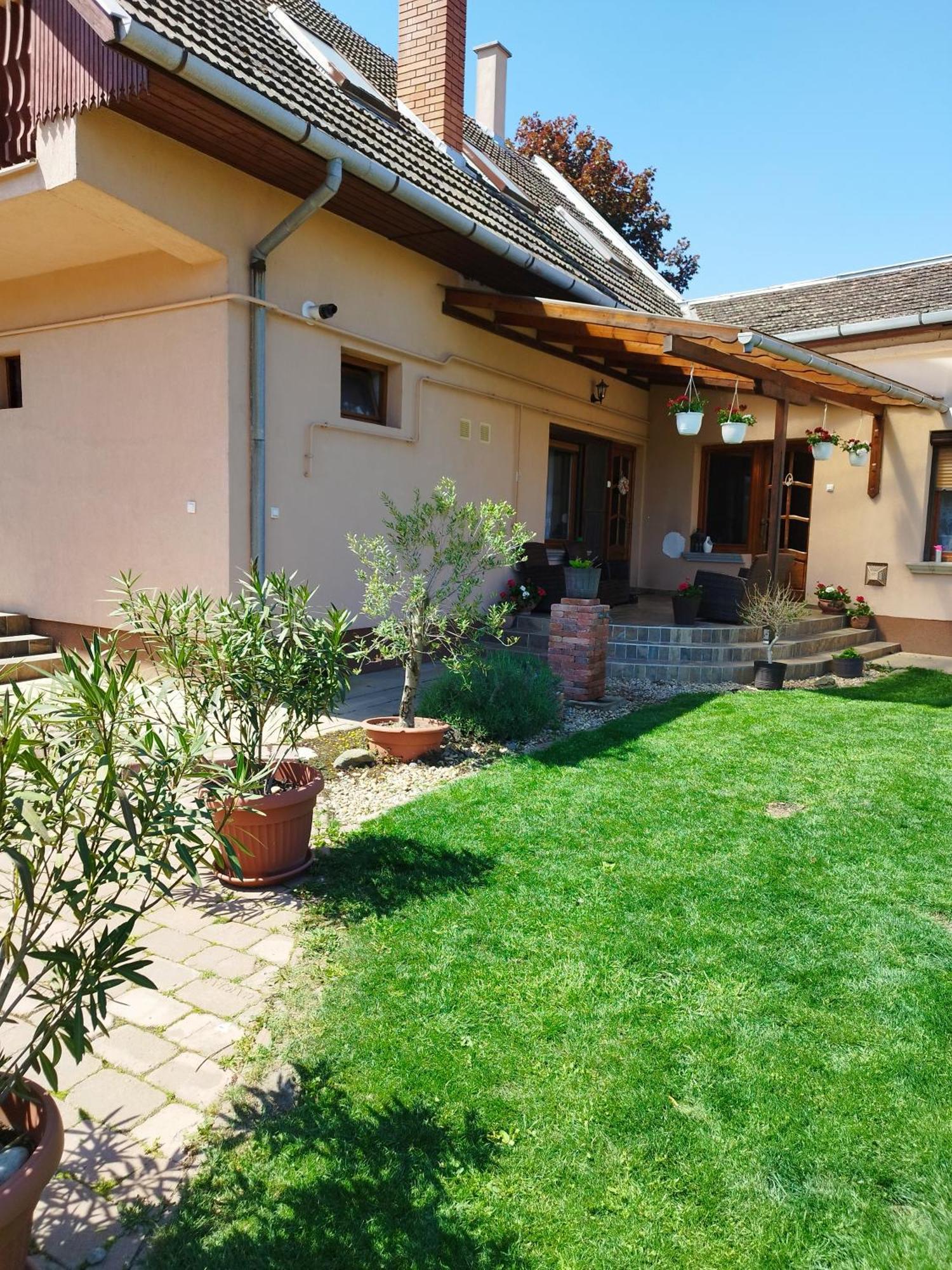 Luna Apartman Gyula Buitenkant foto